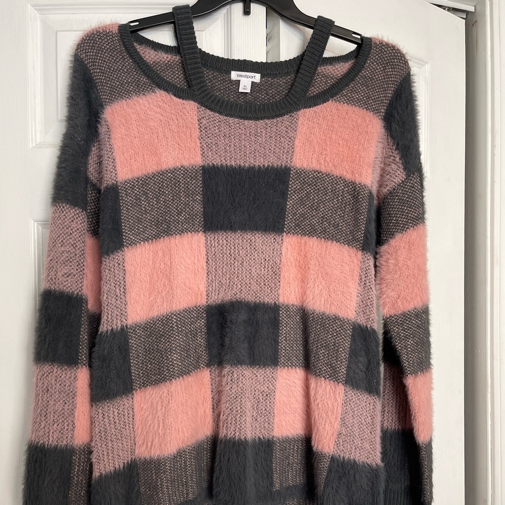 New without tags peachy pink and gray checked fuzzy sweater size XL dress barn